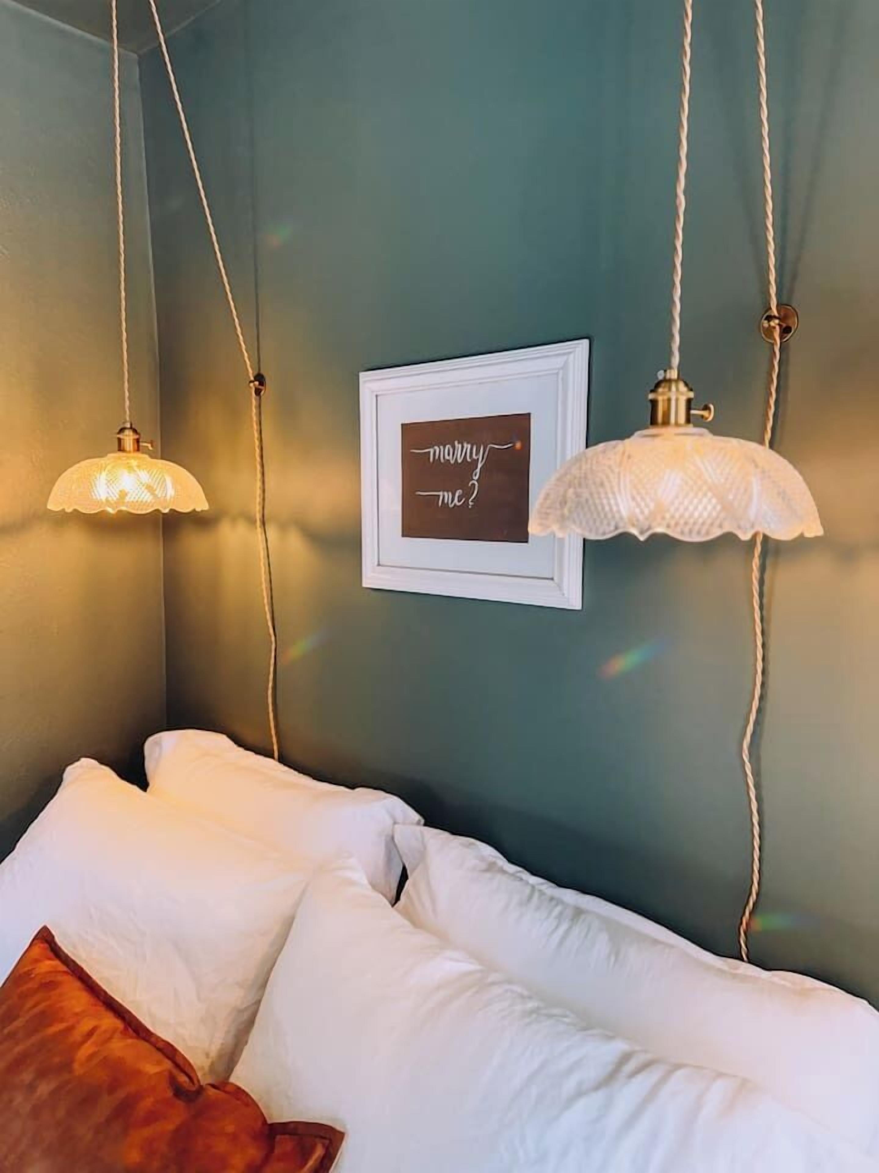 Desk, iron/ironing board, WiFi, bed sheets