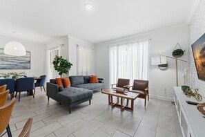 Living area - 4BR Townhome w/ Private Pool at Storey Lake (Kissimmee)