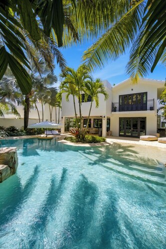 	
Villa Rose @ Dorado Beach Resort & Club