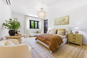 5 chambres, fer et planche à repasser, Wi-Fi, draps fournis