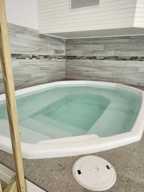 Interior - LakeSide Condo w/2 Pools/Hot Tub/Sleeps 6/Pet Friendly (Village of Four Seasons)