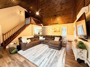 Living area - LAKE, HOT TUB, SAUNA, FIREPIT, KAYAKS! 3/2 Updated Lakefront Retreat! (Ellsworth)