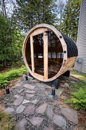 Property grounds - LAKE, HOT TUB, SAUNA, FIREPIT, KAYAKS! 3/2 Updated Lakefront Retreat! (Ellsworth)