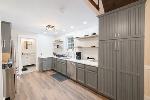 Private kitchen - LAKE, HOT TUB, SAUNA, FIREPIT, KAYAKS! 3/2 Updated Lakefront Retreat! (Ellsworth)