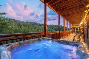 Outdoor spa tub - Private Indoor Heated Pool, Arcade, HotTub Sleeps24 (Sevierville)