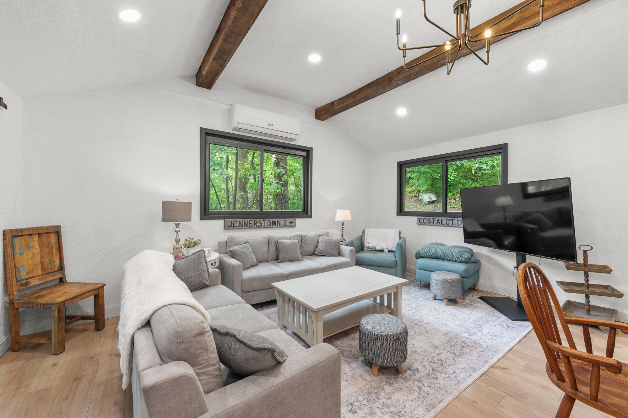 Smart TV, fireplace