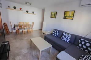 Living area - Apartment 'A 2 Min De La Playa, El Palo' with Wi-Fi and Air Conditioning (Málaga)