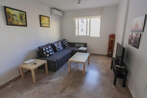 Living area - Apartment 'A 2 Min De La Playa, El Palo' with Wi-Fi and Air Conditioning (Málaga)