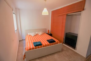 2 bedrooms, iron/ironing board, WiFi, bed sheets - Apartment 'A 2 Min De La Playa, El Palo' with Wi-Fi and Air Conditioning (Málaga)