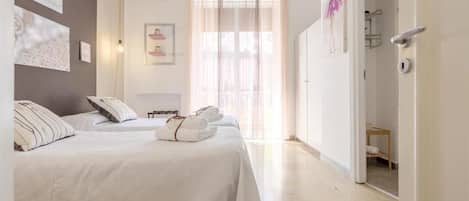 Double Room | In-room safe, desk, soundproofing, free WiFi