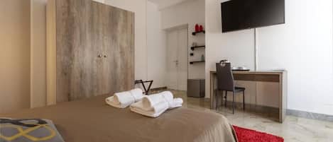 Junior Suite | In-room safe, desk, soundproofing, free WiFi