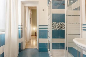 Double or Twin Room | Bathroom | Shower, hair dryer, towels, soap - MassimoCentro Rooms (Palermo)