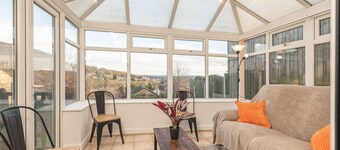 Large Comfy 4BR House | Sleeps 9 | Driveway Park | Games & PS4