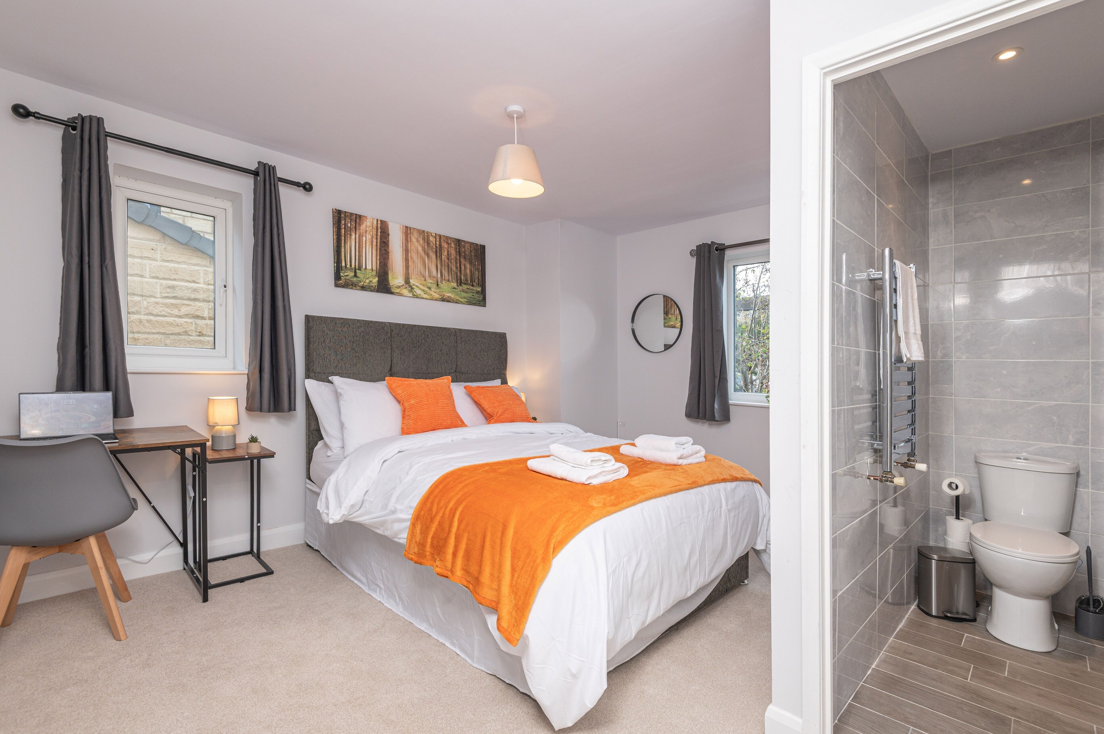 4 slaapkamers, een strijkplank/strijkijzer, gratis wifi, beddengoed