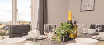 Large Comfy 4BR House | Sleeps 9 | Driveway Park | Games & PS4