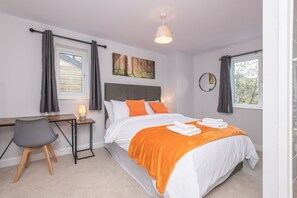 4 slaapkamers, een strijkplank/strijkijzer, gratis wifi, beddengoed