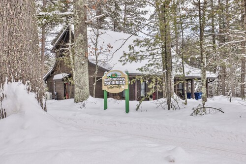 Beautiful 2-bedroom trailhead cabin in brilliant Minocqua, WI