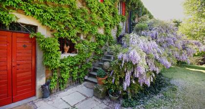 Stalla – Rustic Apartment with Terrace and Private Garden