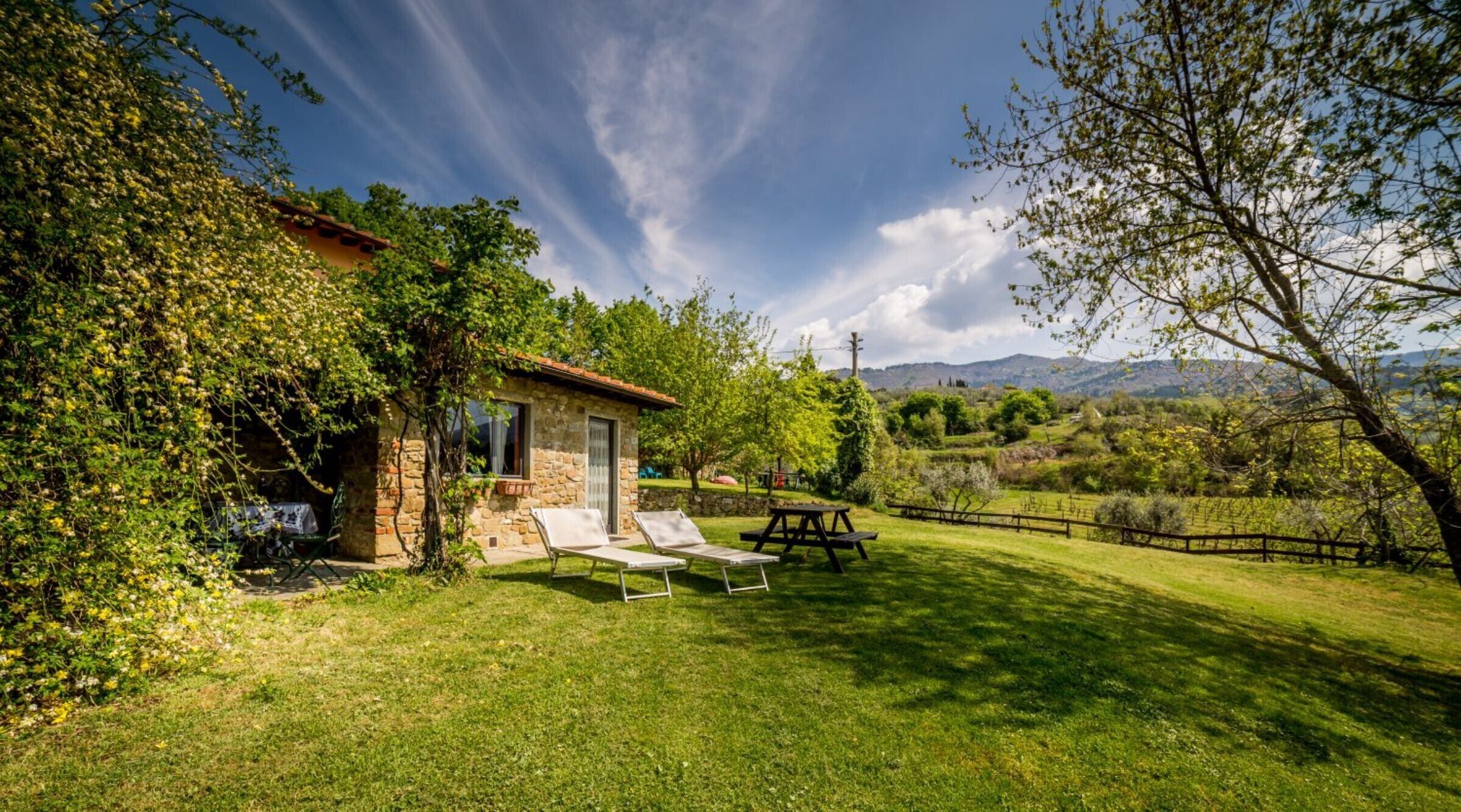 屋外ダイニングエリア