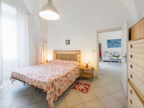 Iron/ironing board, free rollaway beds, bed sheets - VILLA LA SCIROCCATA LEUCA  (Santa Maria di Leuca)