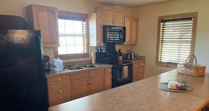Cozy 2 room farmhouse on The Ranch @ Traders Hill, pristine equestrian facility.