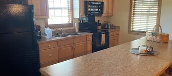 Cozy 2 room farmhouse on The Ranch @ Traders Hill, pristine equestrian facility.