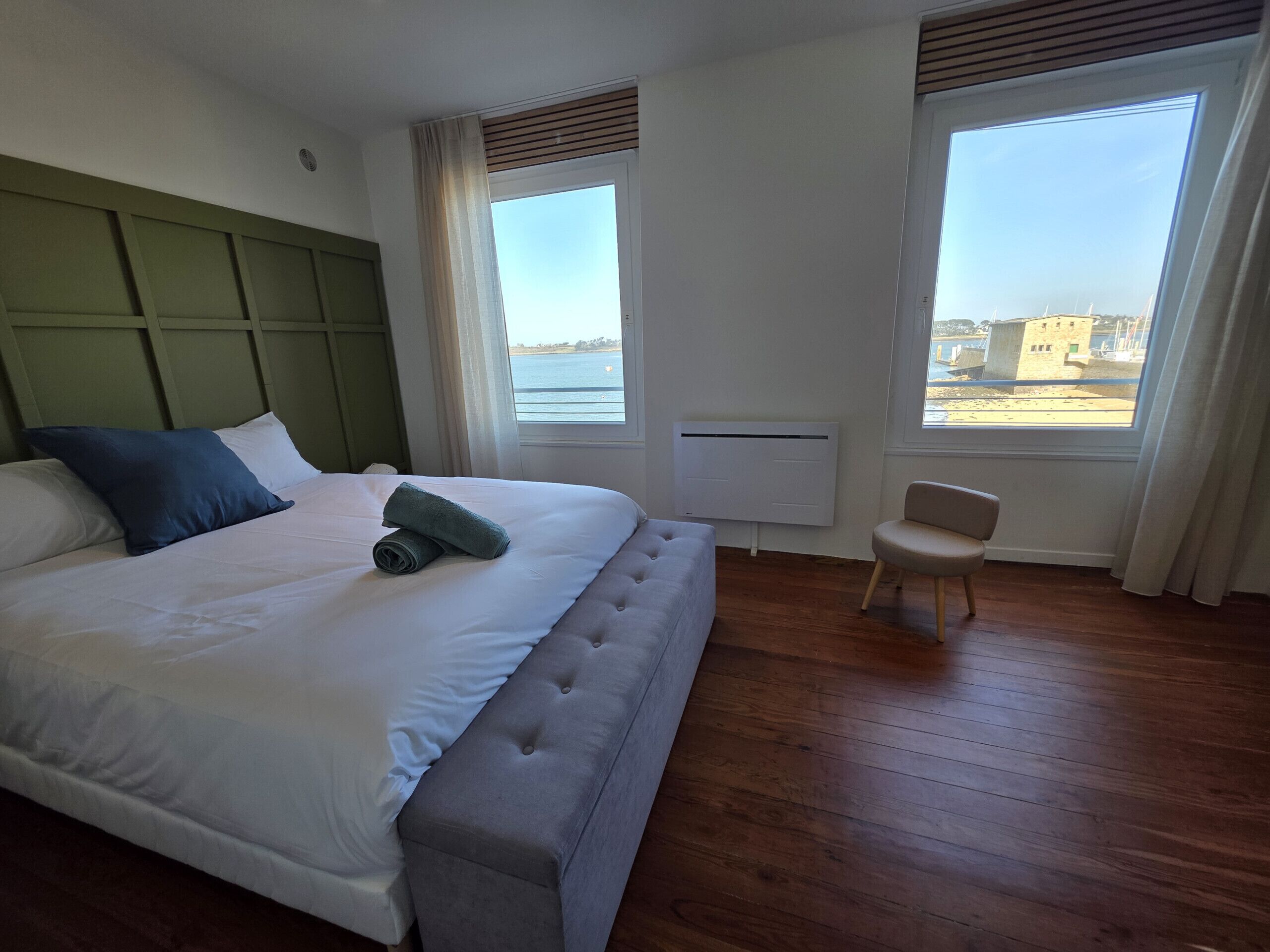 Fer et planche à repasser, Wi-Fi gratuit, draps fournis