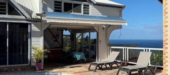 Exceptional mountain bungalow with sea view and swimming pool.