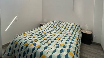 1 Schlafzimmer, Bügeleisen/Bügelbrett, Bettwäsche