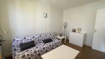 1 chambre, fer et planche Ă repasser, draps fournis