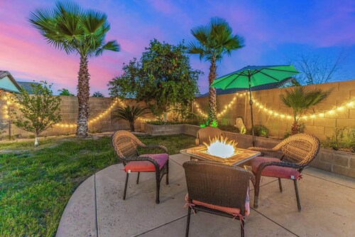 Pet-Friendly 4BR Oasis-Heated Pool, Firepit & BBQ