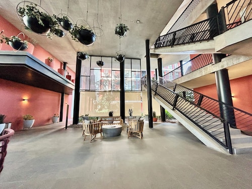 El DePA, Luxury and Comfort, resort-like amenities