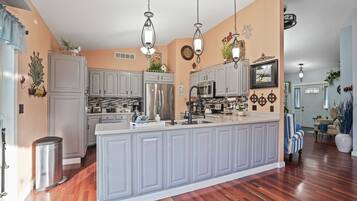 Coffee/tea maker, fridge, microwave, oven