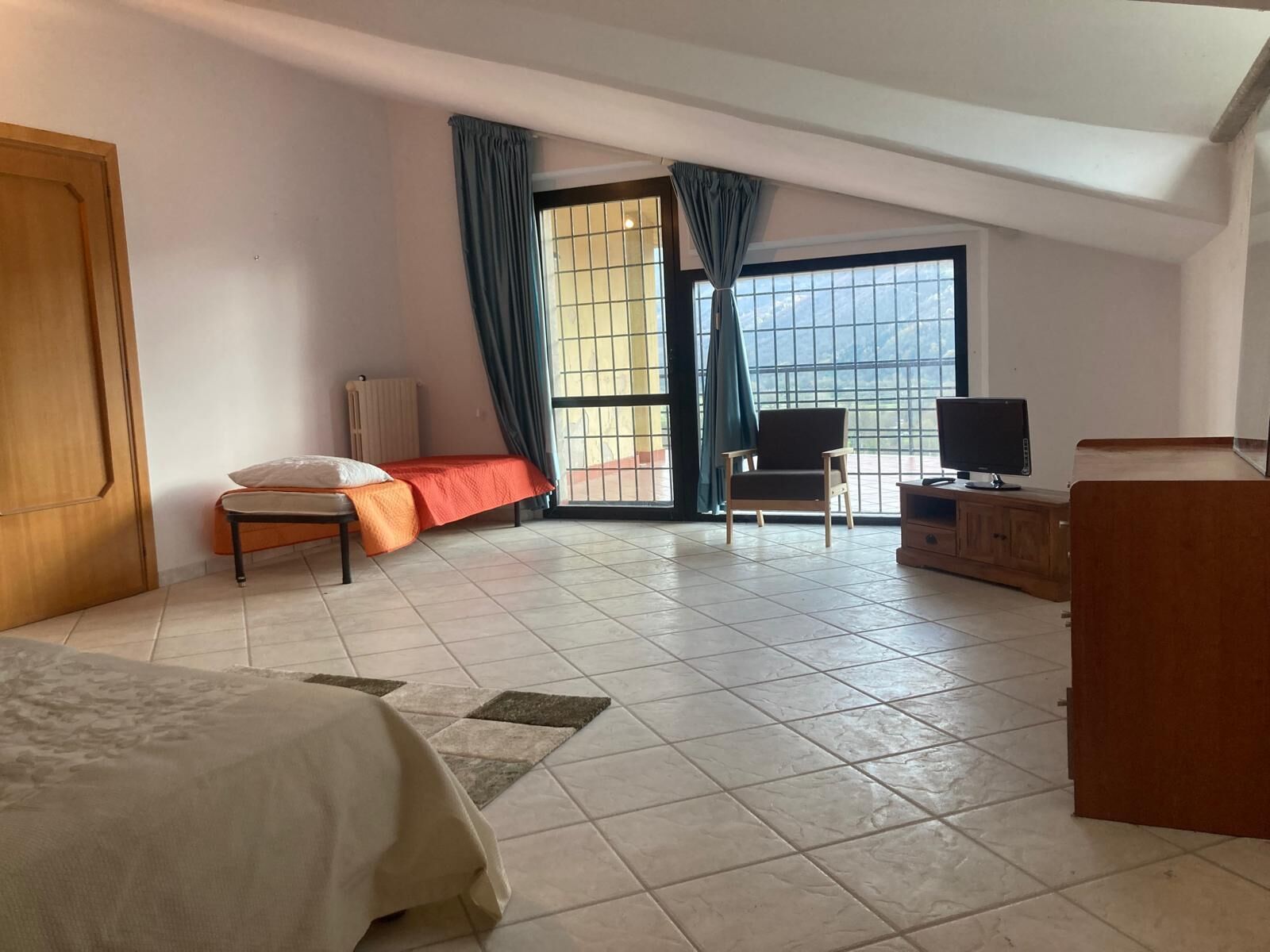 3 Schlafzimmer, Schreibtisch, Bügeleisen/Bügelbrett, kostenloses WLAN