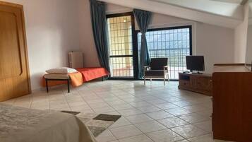 3 Schlafzimmer, Schreibtisch, Bügeleisen/Bügelbrett, kostenloses WLAN