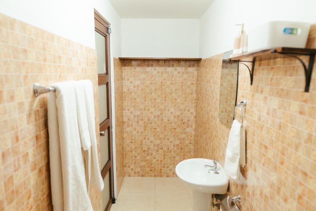 Douche, serviettes fournies