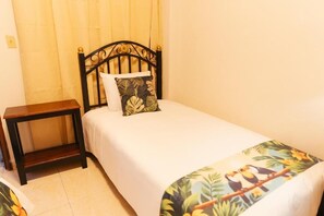 Economy Twin Room - Hotel Plaza Los Tucanes (Santiago)