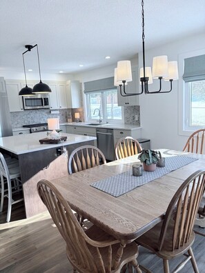 Dining - Gather Inn (Sylvan Lake)
