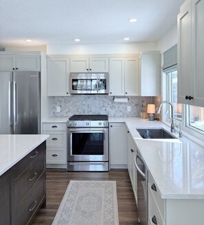 Private kitchen - Gather Inn (Sylvan Lake)