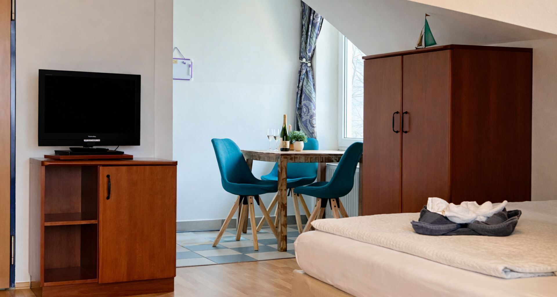 Een strijkplank/strijkijzer, internet