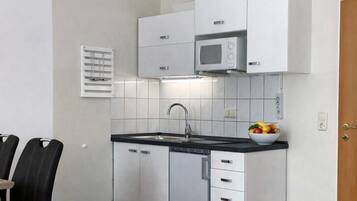 Fridge, microwave, stovetop, cookware/dishes/utensils