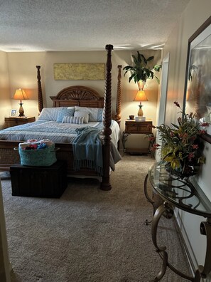2 bedrooms, iron/ironing board, WiFi, bed sheets - Lovely 2-bedroom condo with heat pool in great location (Fort Myers)