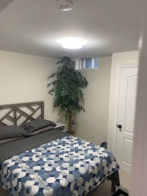 Apartment, 2 Bedrooms - Newly Renovated Two Bedroom Apartment (Mississauga)