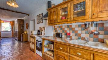 冰箱、微波炉、烤箱、炉灶