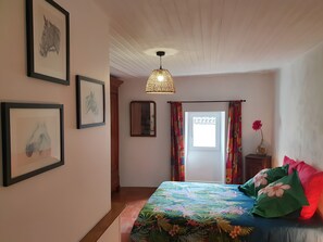 1 slaapkamer, een strijkplank/strijkijzer, wifi, beddengoed