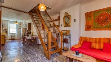 Fernseher, Kamin, Stereoanlage