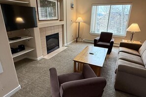 TV - 2-bedroom plus loft in lovely Dillon with fabulous mountain views (Dillon)