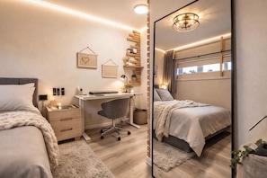 1 habitación, caja de seguridad en la habitación y escritorio
