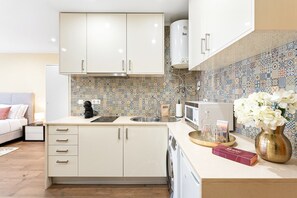 Fridge, microwave, coffee/tea maker, toaster - GuestReady - Poveiros Flats (Porto)