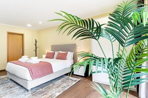 1 slaapkamer, een strijkplank/strijkijzer, internet, beddengoed